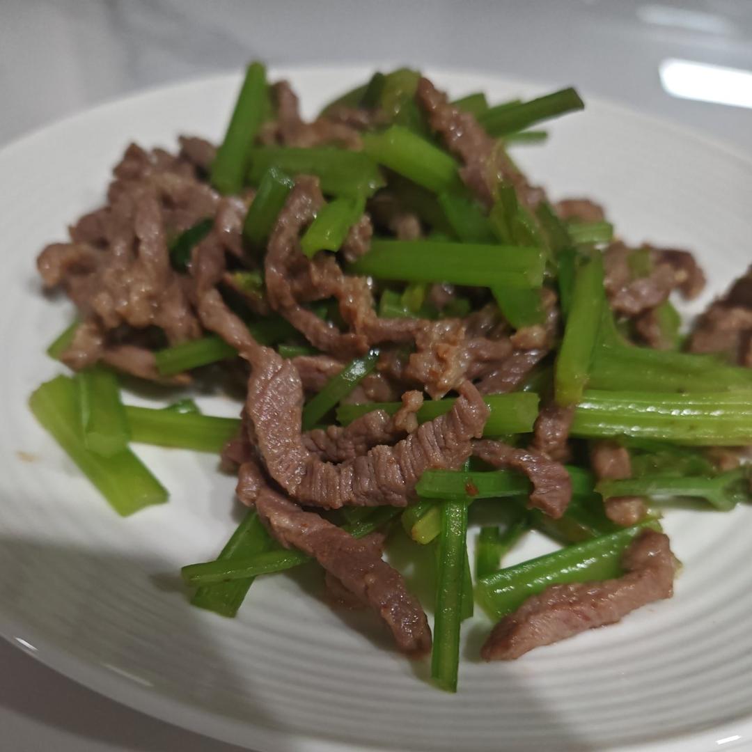 芹菜炒牛肉 快和我一起做！超级嫩！家常快手简单！