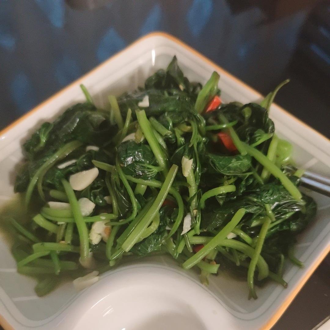 脆嫩好吃的清炒红薯叶，拿肉都不换！
