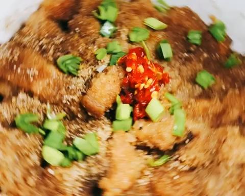 ㊙️肉价飞涨，论如何用少量的五花肉做一大盆粗粮粉蒸肉（视频）的做法