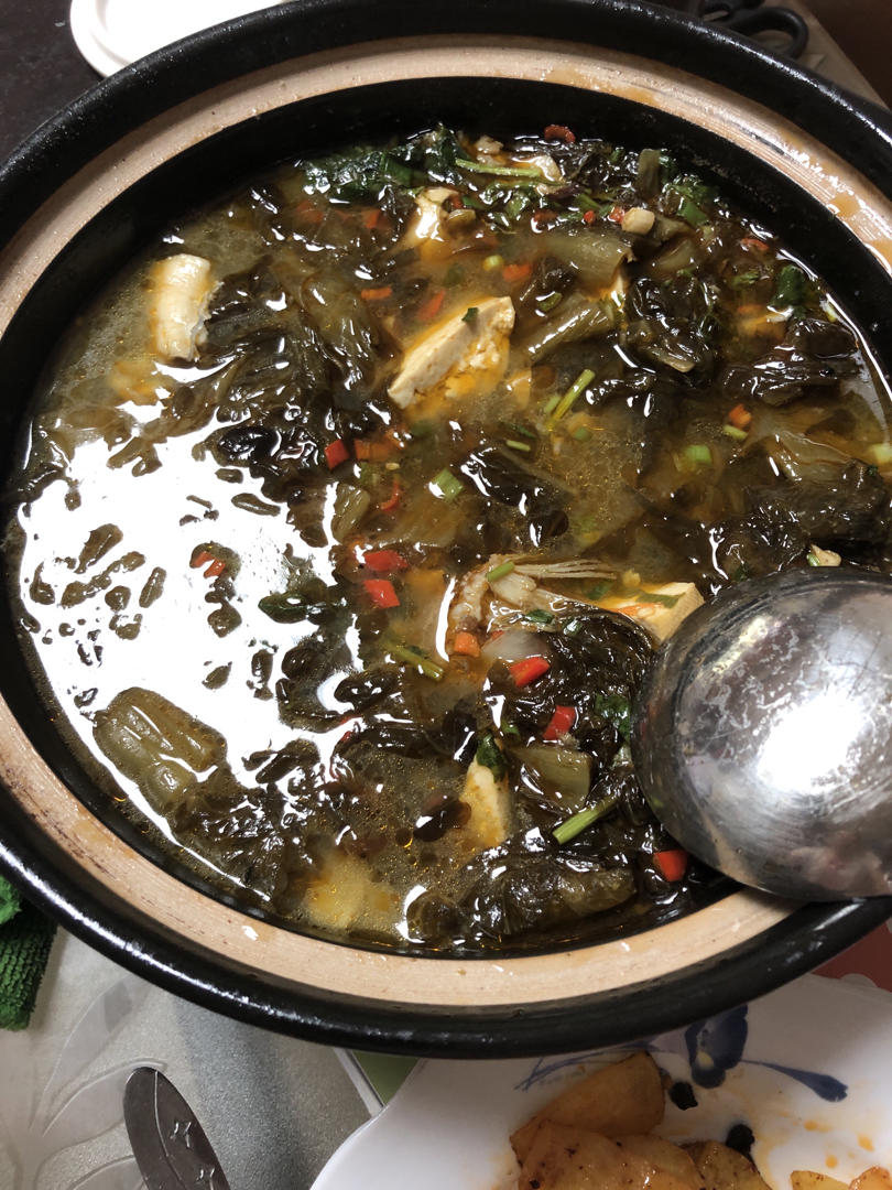 不会失手的家常酸菜鱼，满满一大盆，超过瘾！