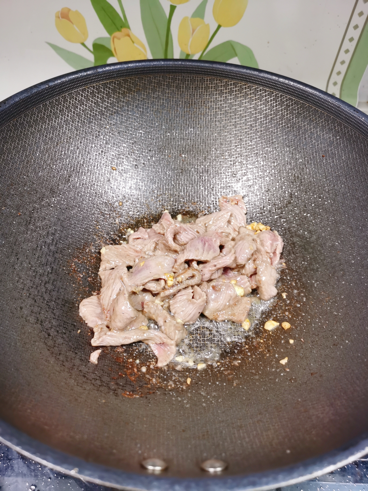 每日一道家常菜-洋葱青椒炒嫩牛肉的做法 步骤2