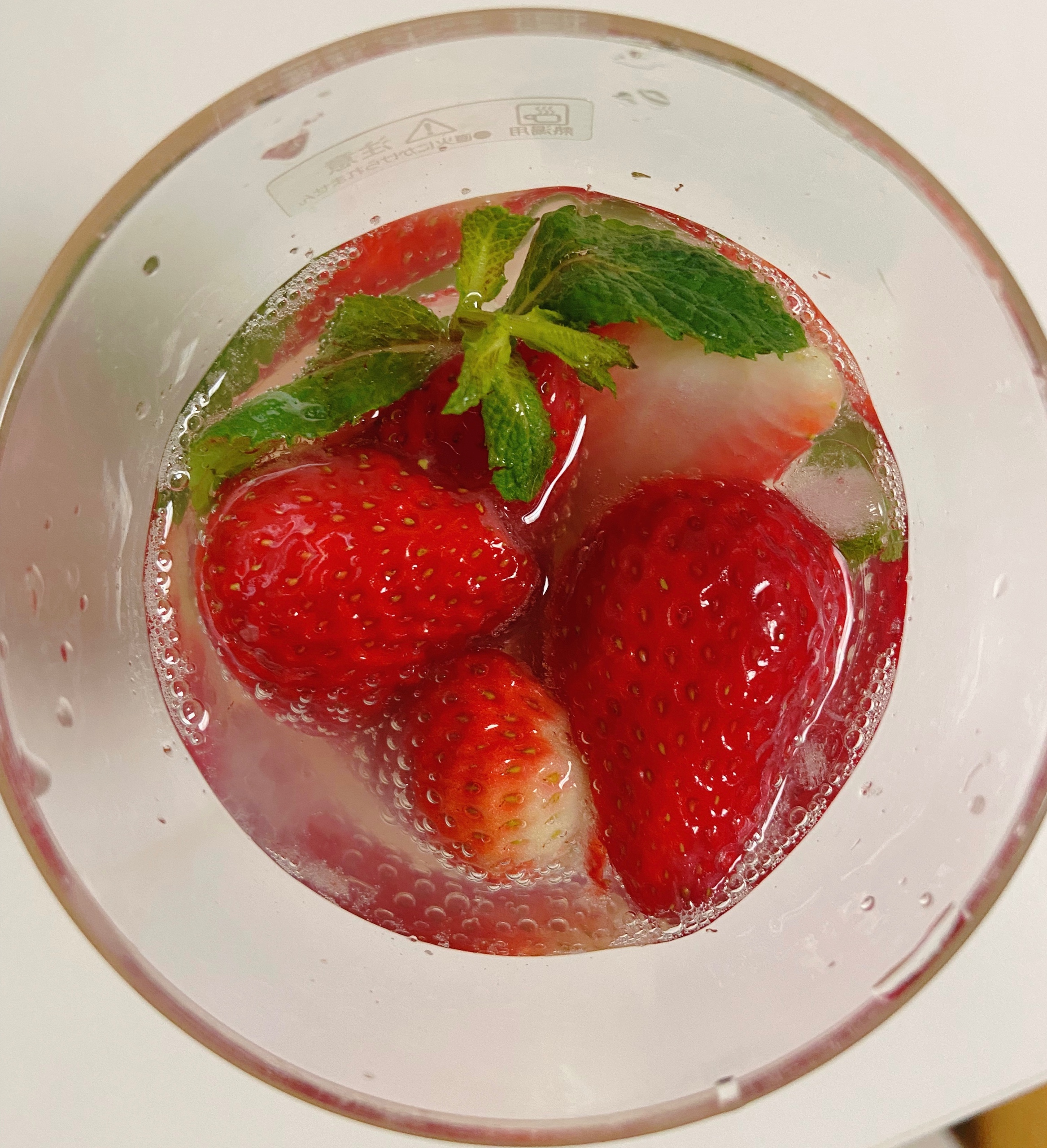 清新草莓苏打水