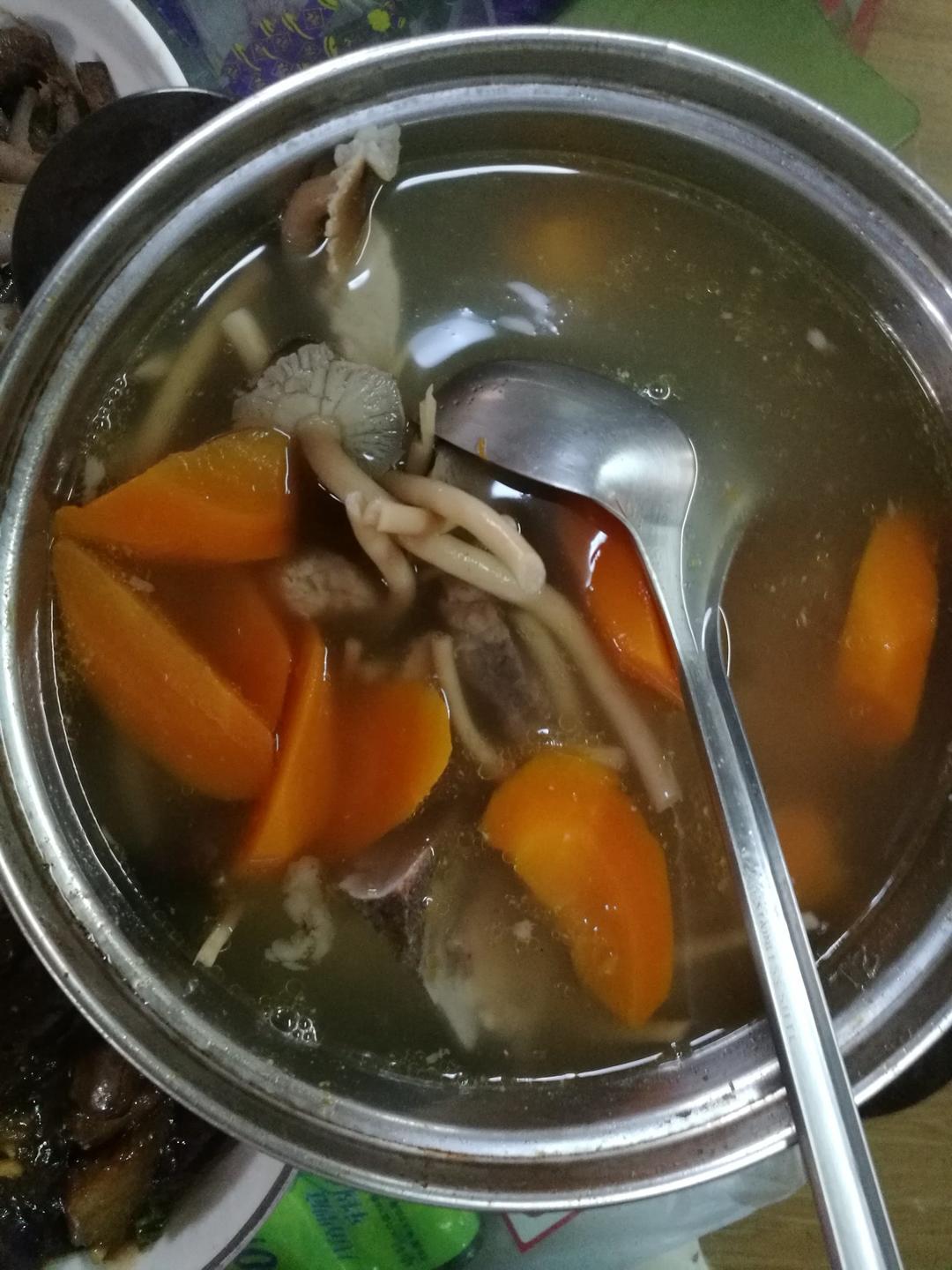营养茶树菇排骨汤