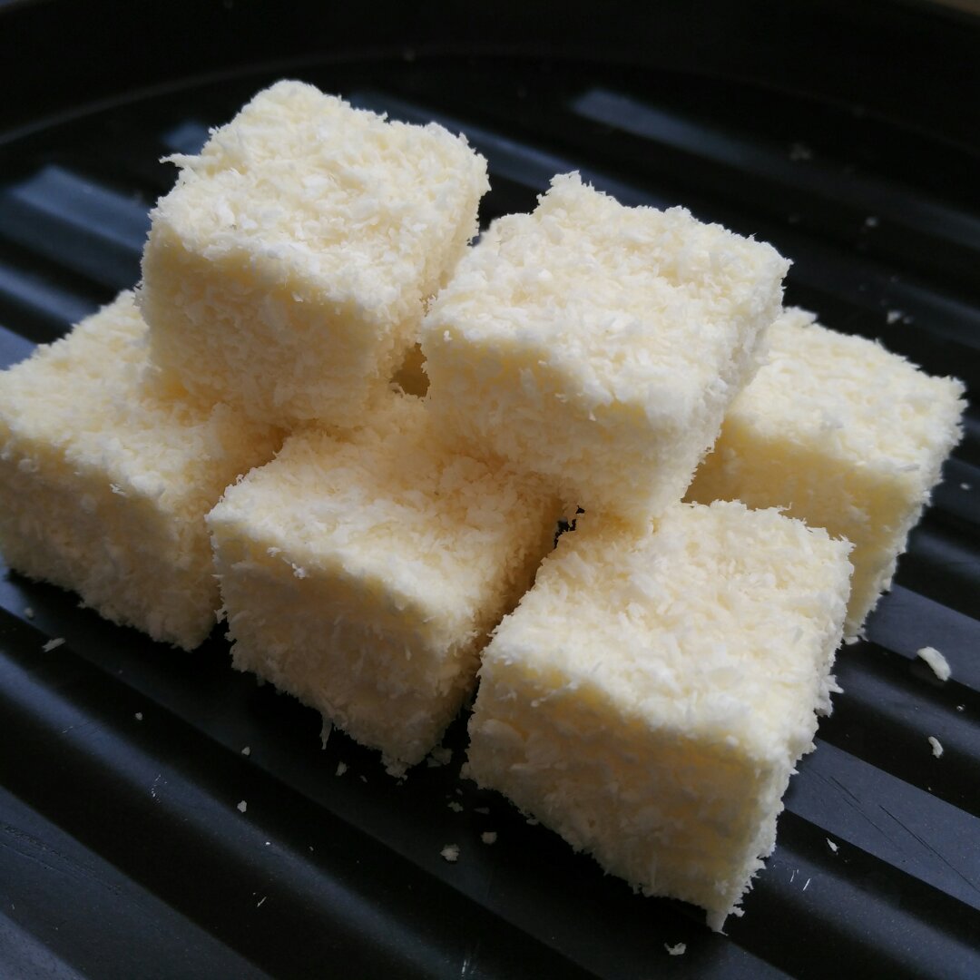椰蓉面包做的椰蓉牛奶小方