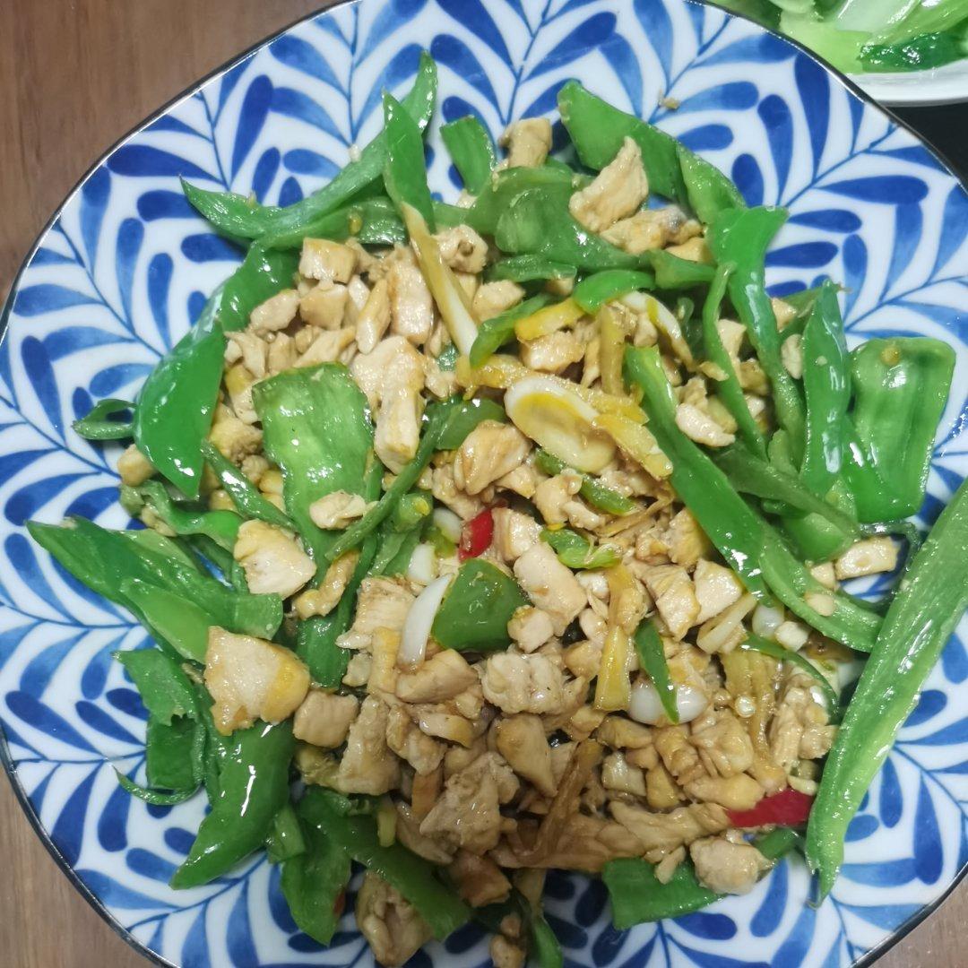 厨师长教你：“青椒炒鸡丁”的家常做法，开胃又下饭，味道很赞