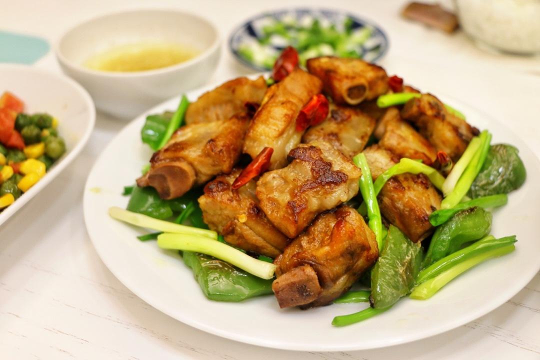 双椒煎排骨