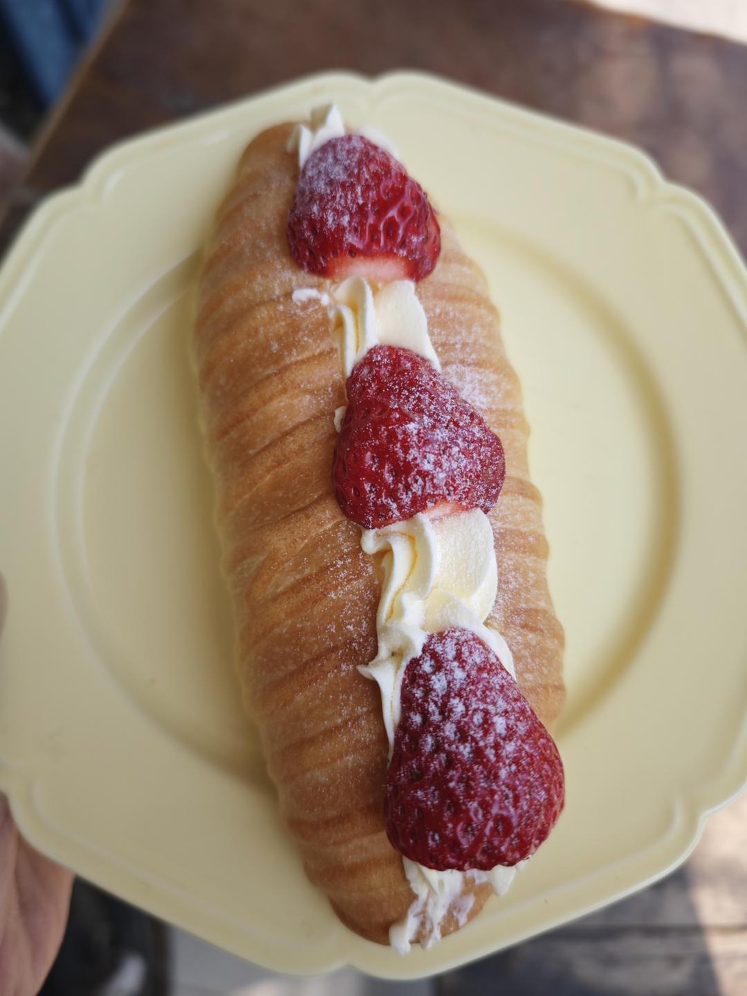 草莓🍓奶油毛毛虫面包/香甜柔软/童年味道