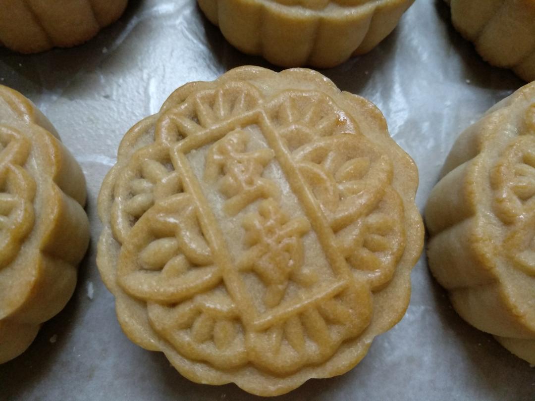 广式月饼—蛋黄莲蓉月饼