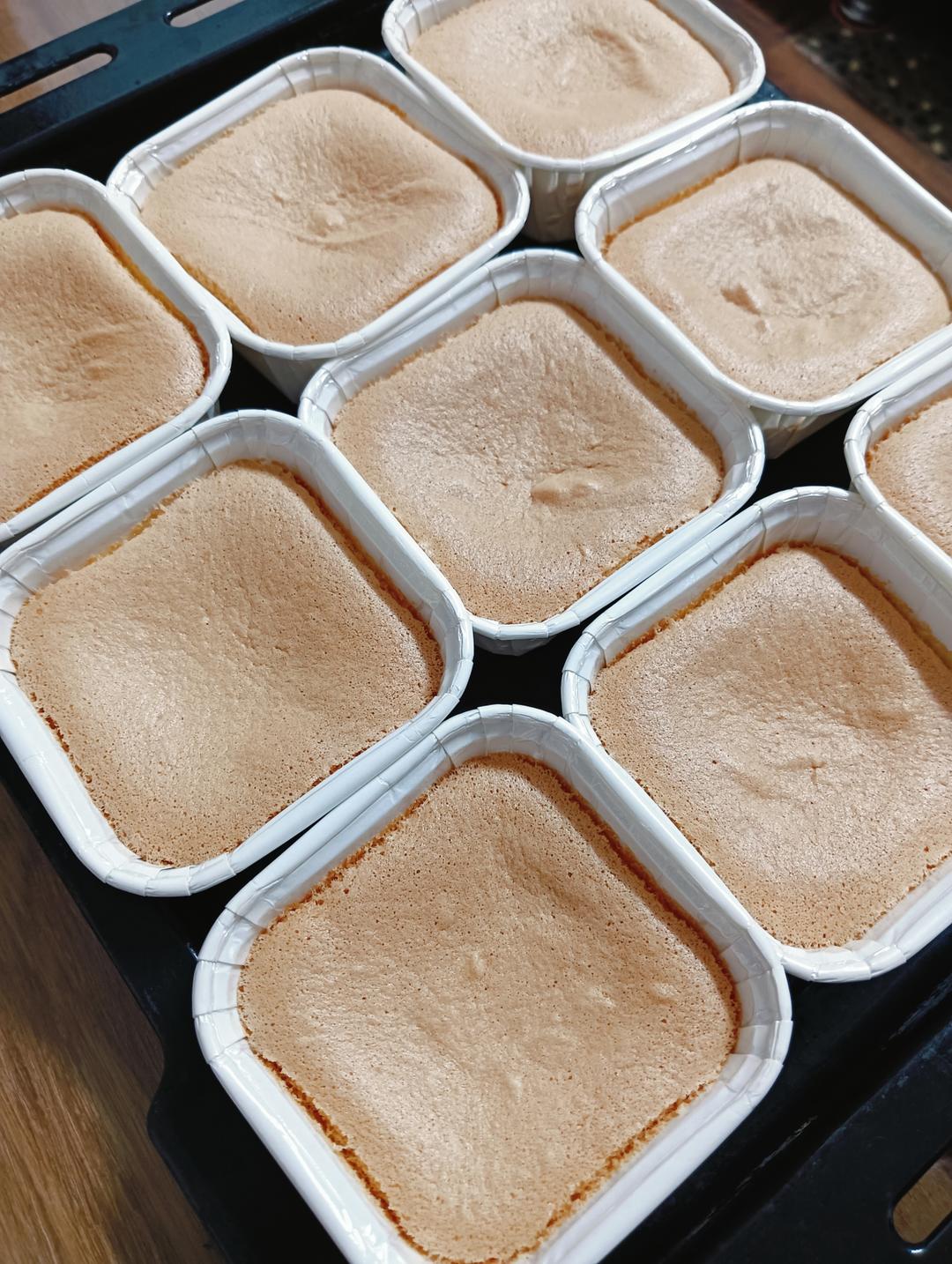 不塌不裂的纸杯戚风蛋糕