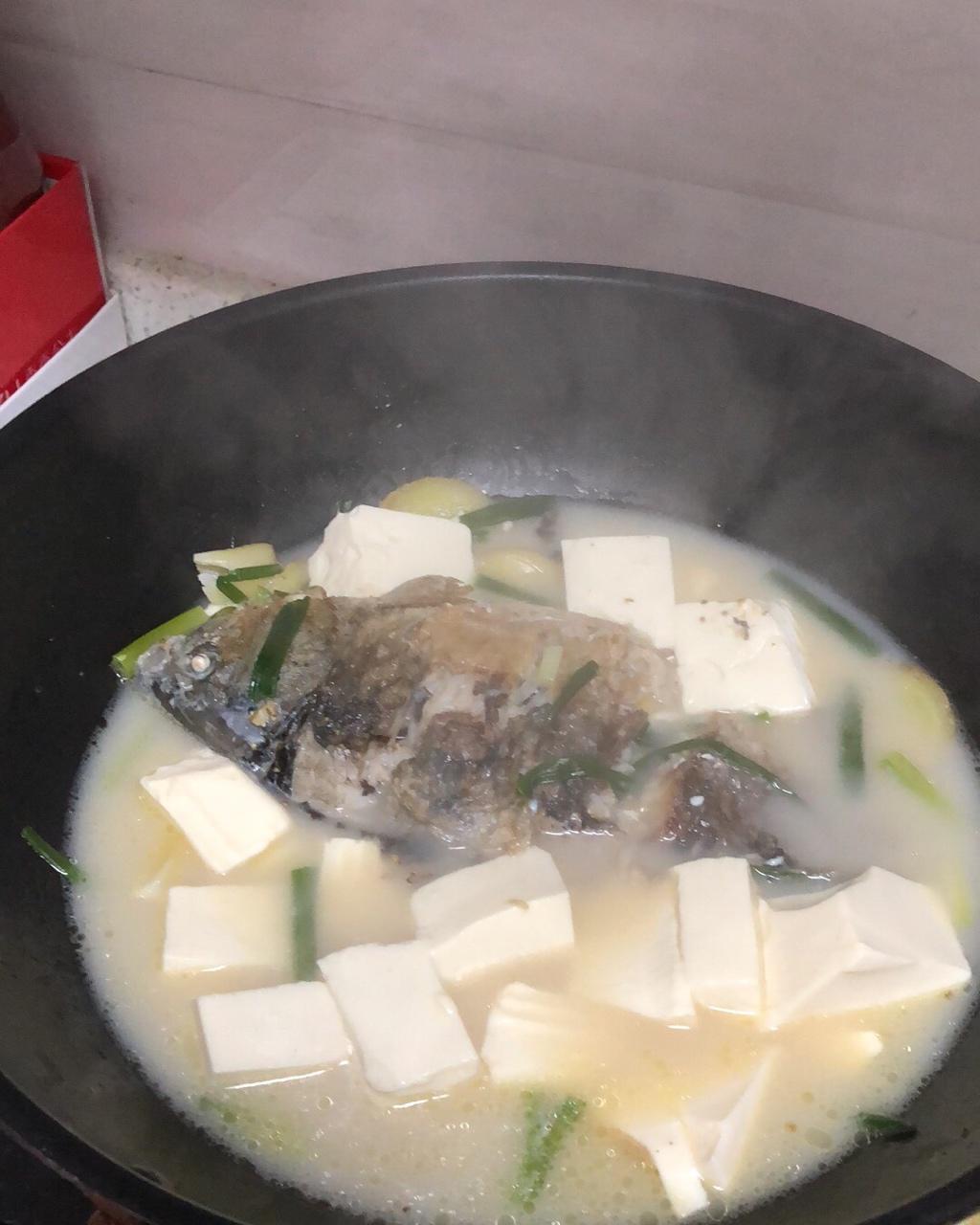 鲫鱼豆腐汤