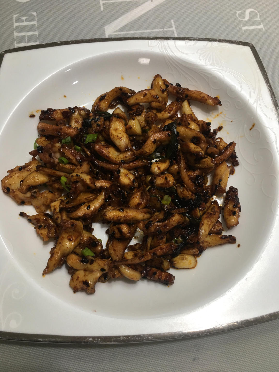 超下饭的孜然鱿鱼须，香辣爽嫩，比烧烤还好吃
