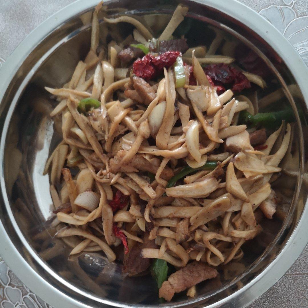 鸡腿菇炒肉