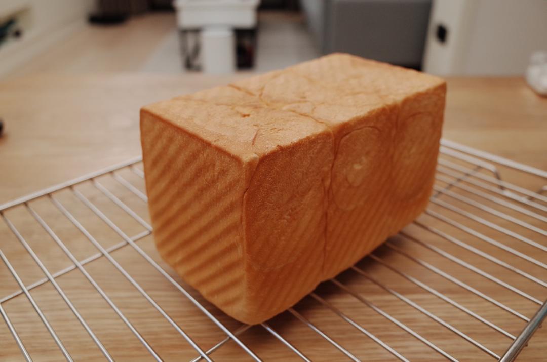 我最近每天做一个的葡萄干吐司，真的超松软好吃！