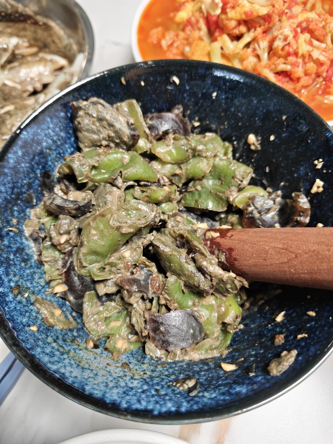 无敌的擂椒皮蛋的做法