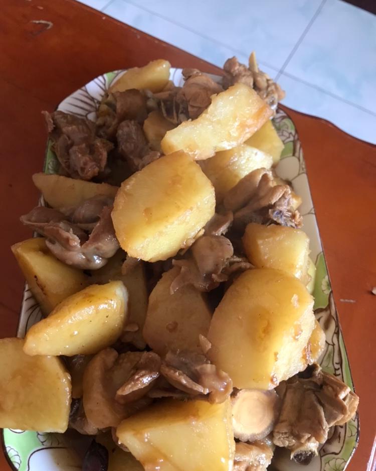 土豆炖鸡块