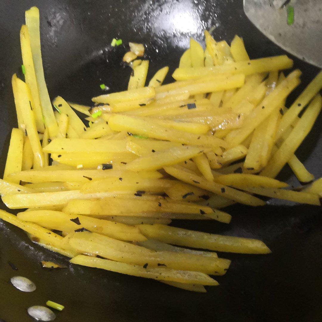 土豆片炒土豆丝