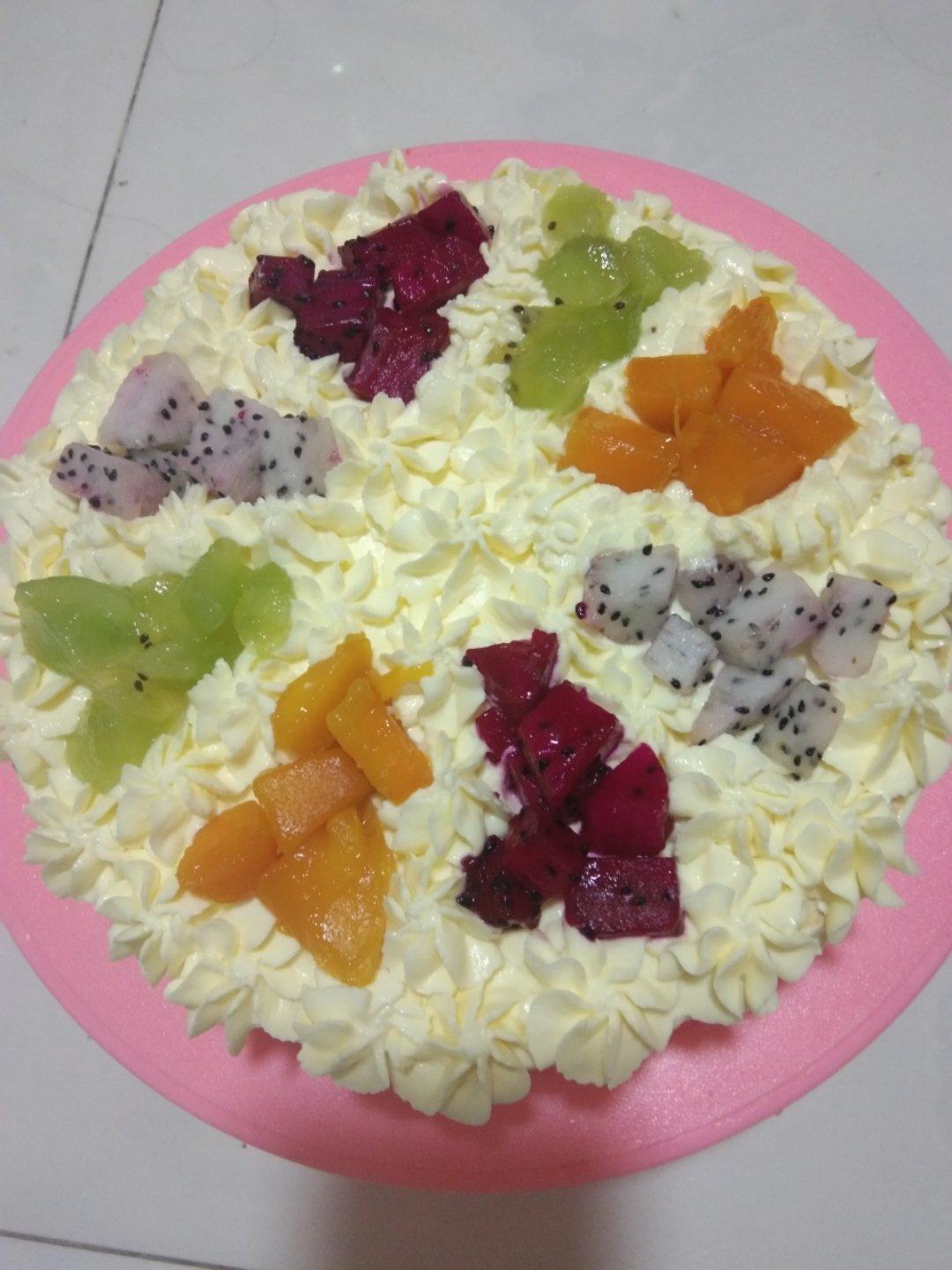 奶油水果装饰蛋糕