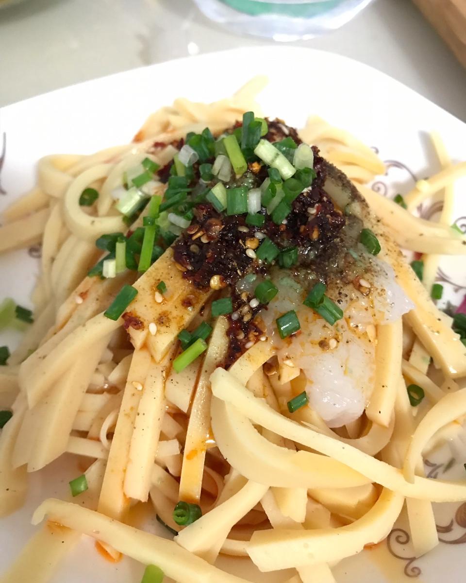 行走厨师做的荣昌黄凉粉