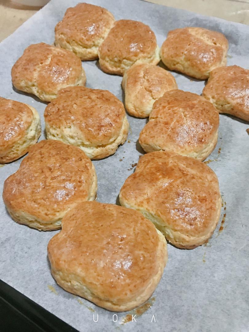 筐筐学做饭做的奶油奶酪司康