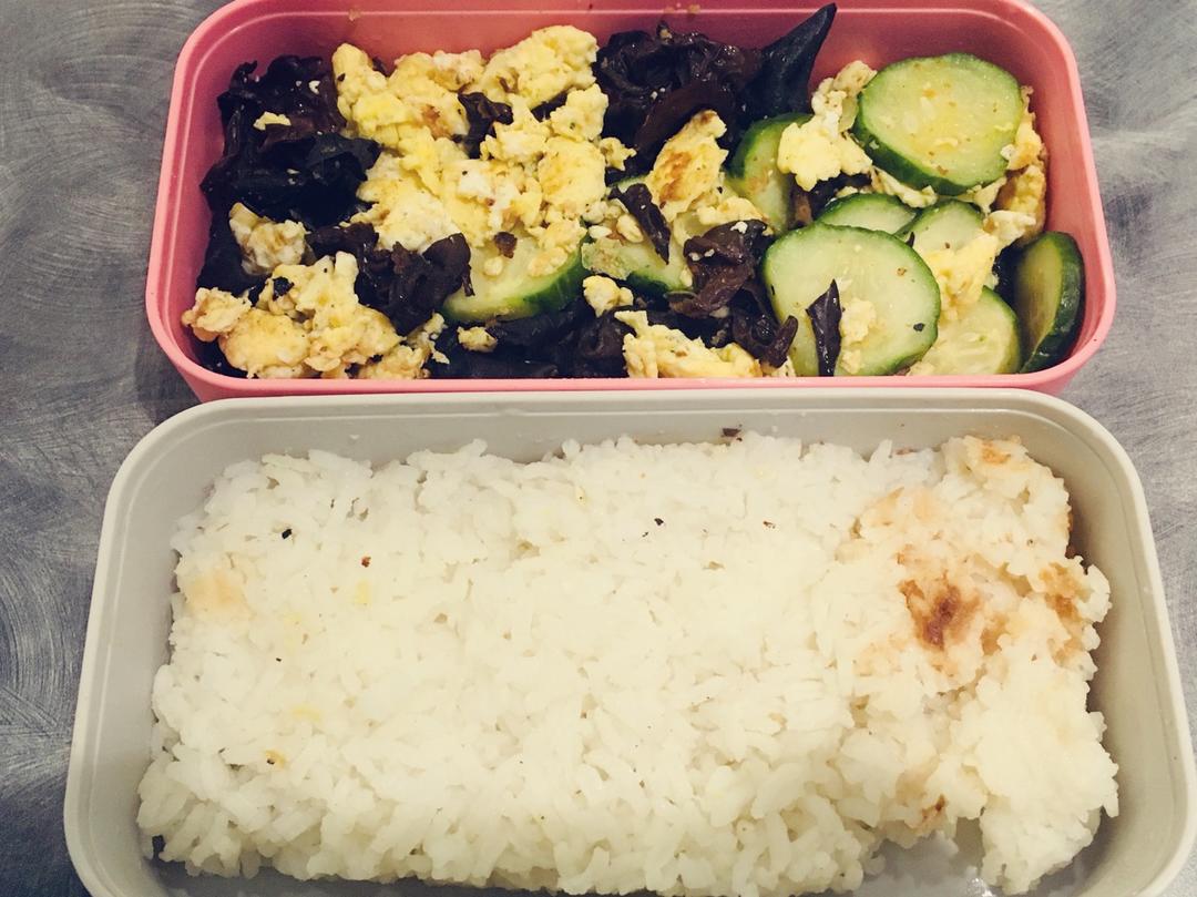 黄瓜木耳炒鸡蛋