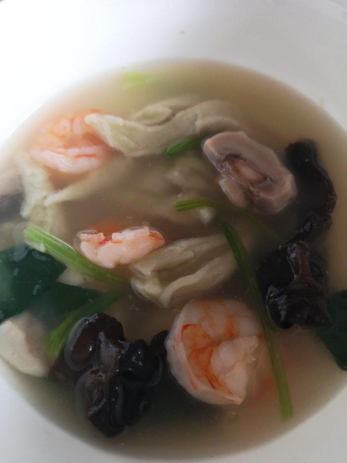 翡翠芹菜鱼面面