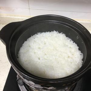 五常大米蒜香排骨焗煲仔饭的做法 步骤5