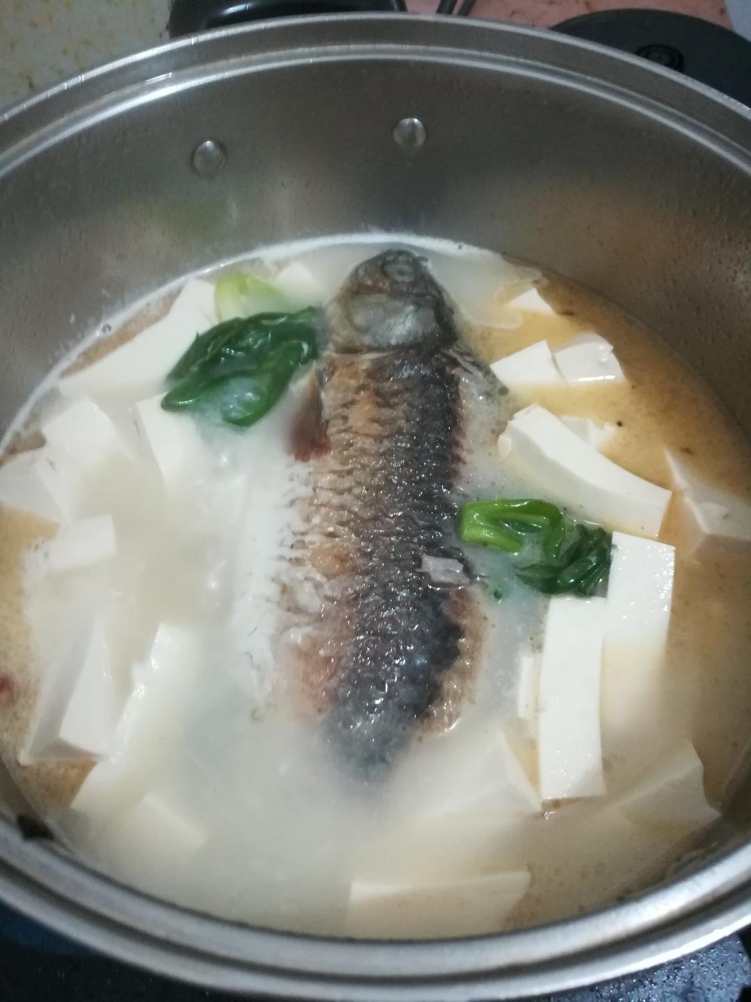 鲫鱼豆腐汤