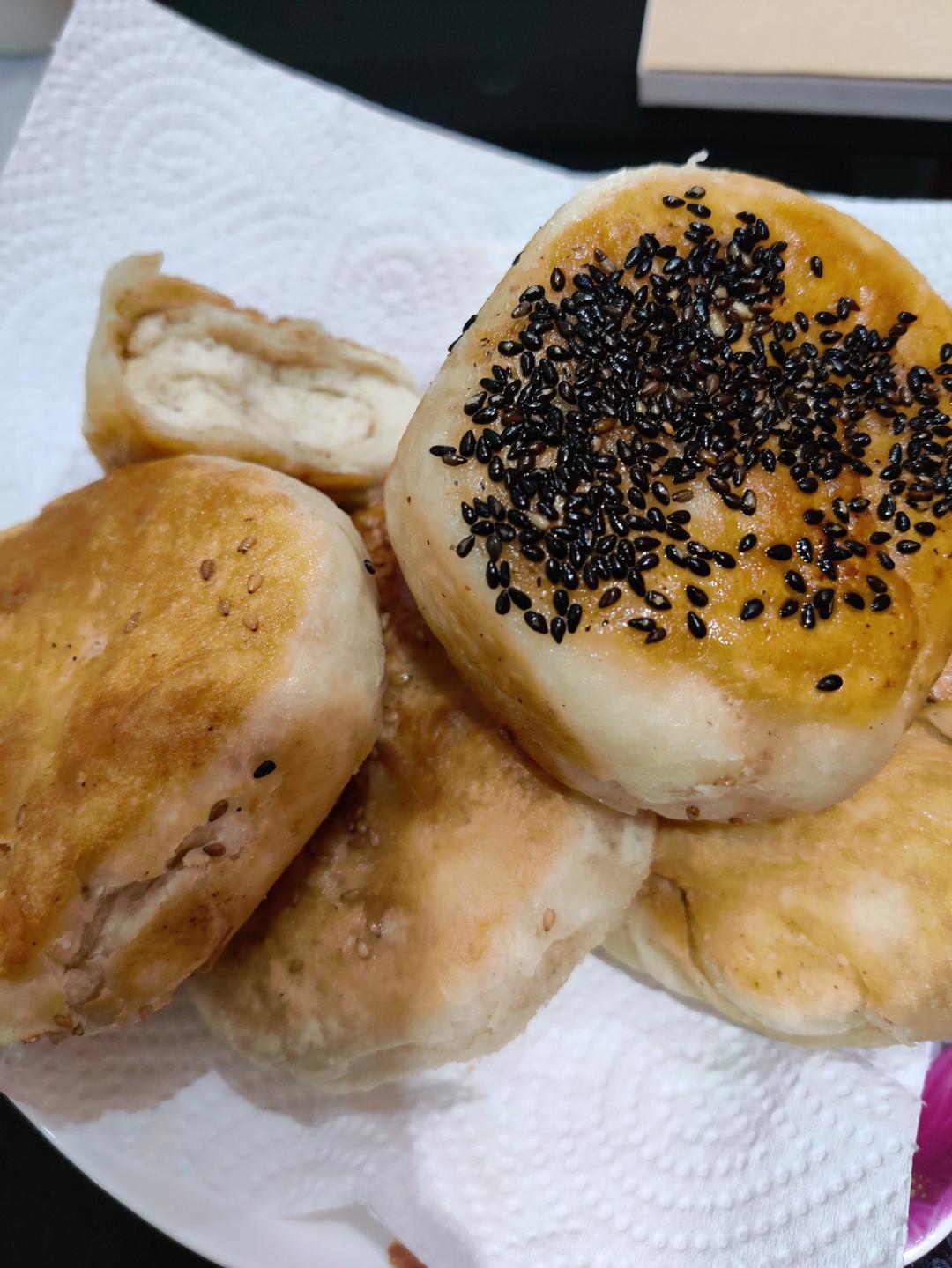 早餐店芝麻椒盐酥饼 外酥里软层次分明 一口咬下去直掉渣 附细节视频详解