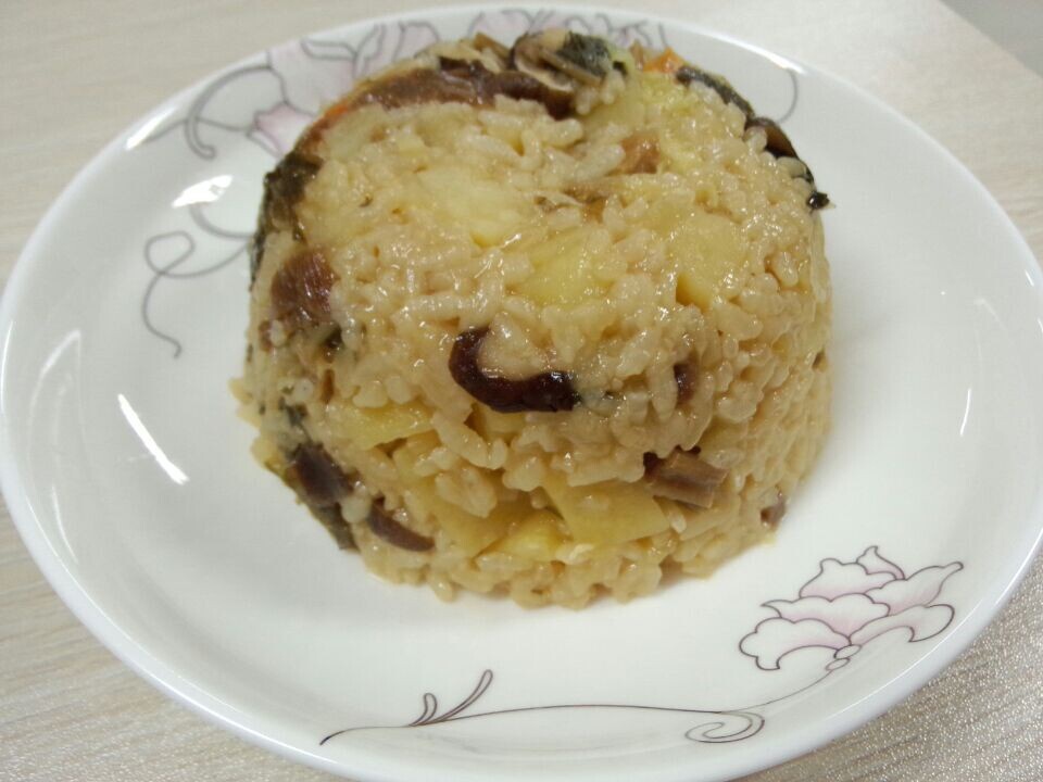 香菇土豆焖饭(电饭煲版）