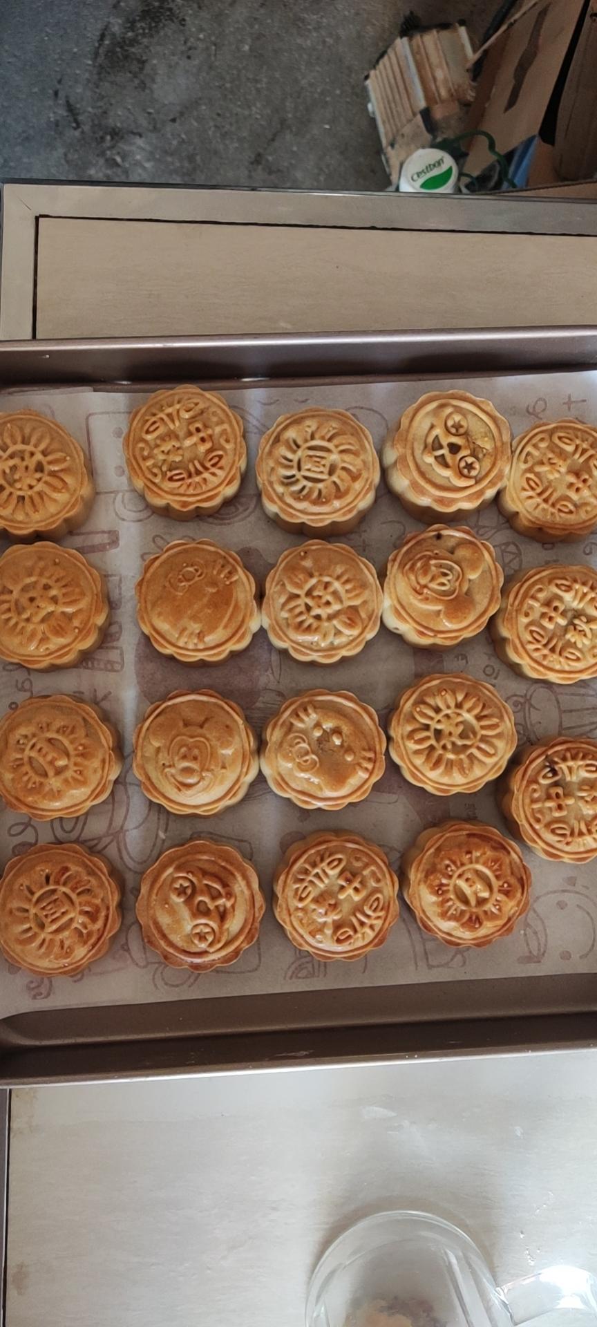 广式月饼—蛋黄莲蓉月饼
