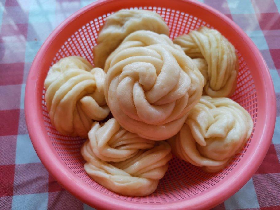 手把手教你蒸既简单又好看又好吃的花花朵🌺花卷（动图图解，一次发酵）