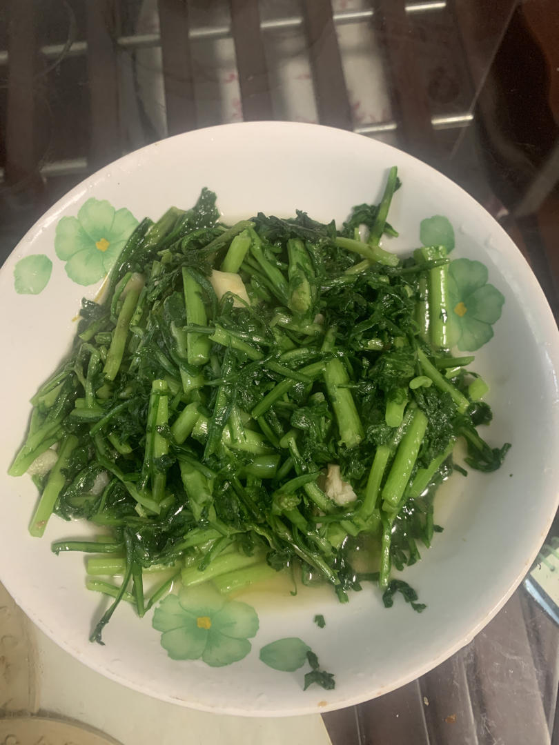 家常菜 清炒茼蒿 阿蕾66做的清炒茼蒿贊 茼蒿,蒜,生抽,蠔油,糖,鹽