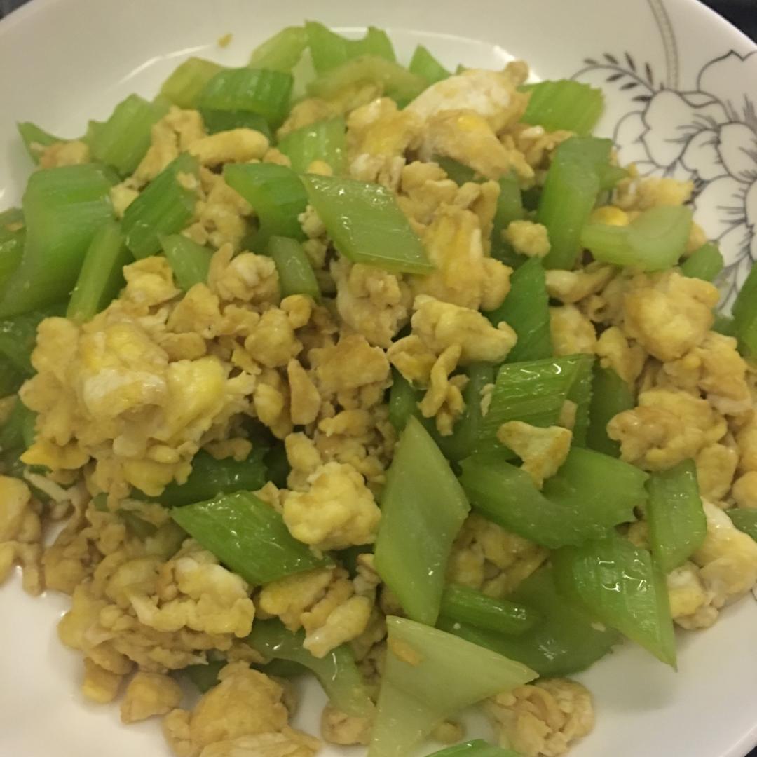 素食主义：西芹炒鸡蛋
