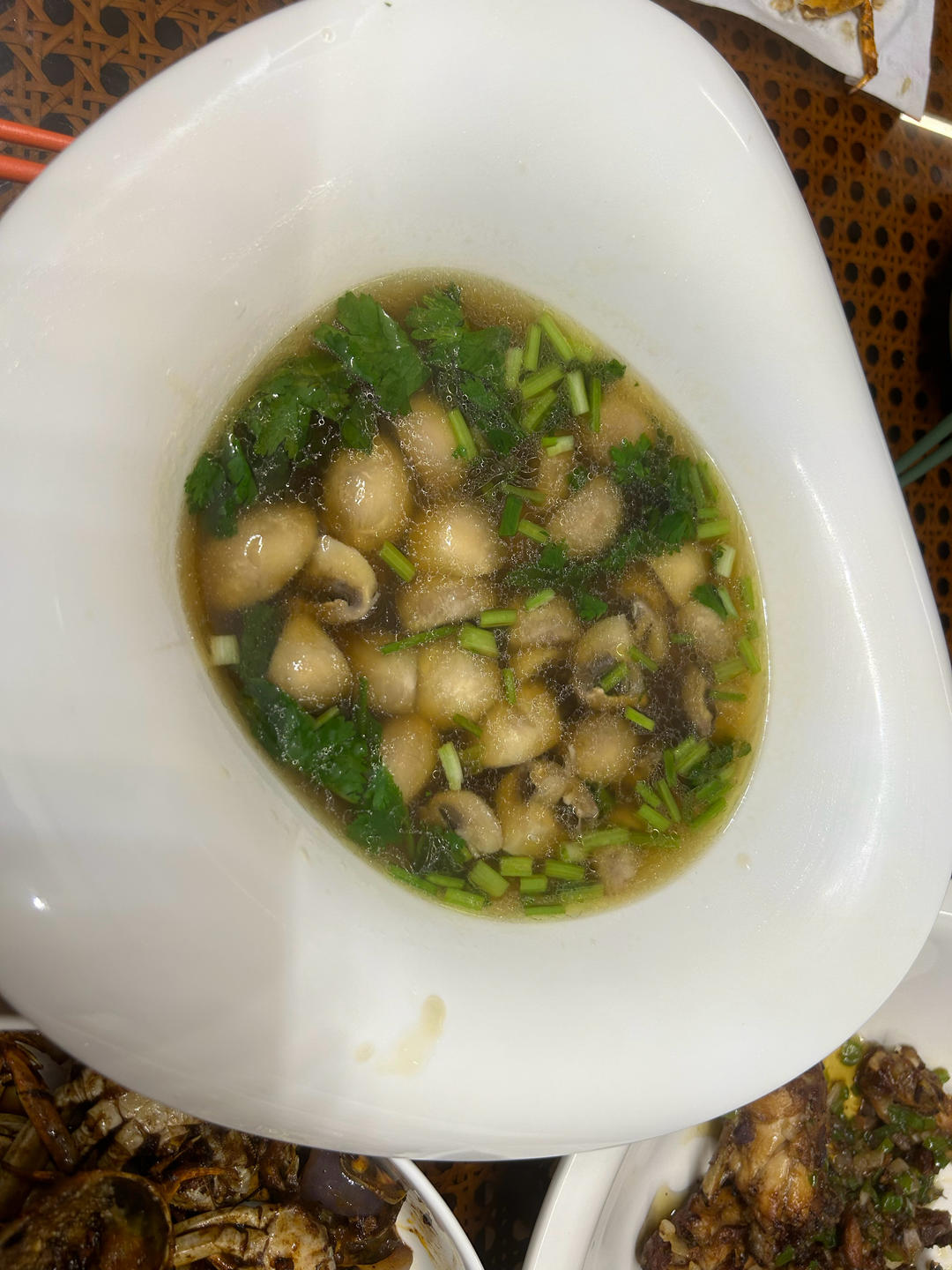 明明是素汤 却鲜得像鸡汤一样的「口蘑汤」