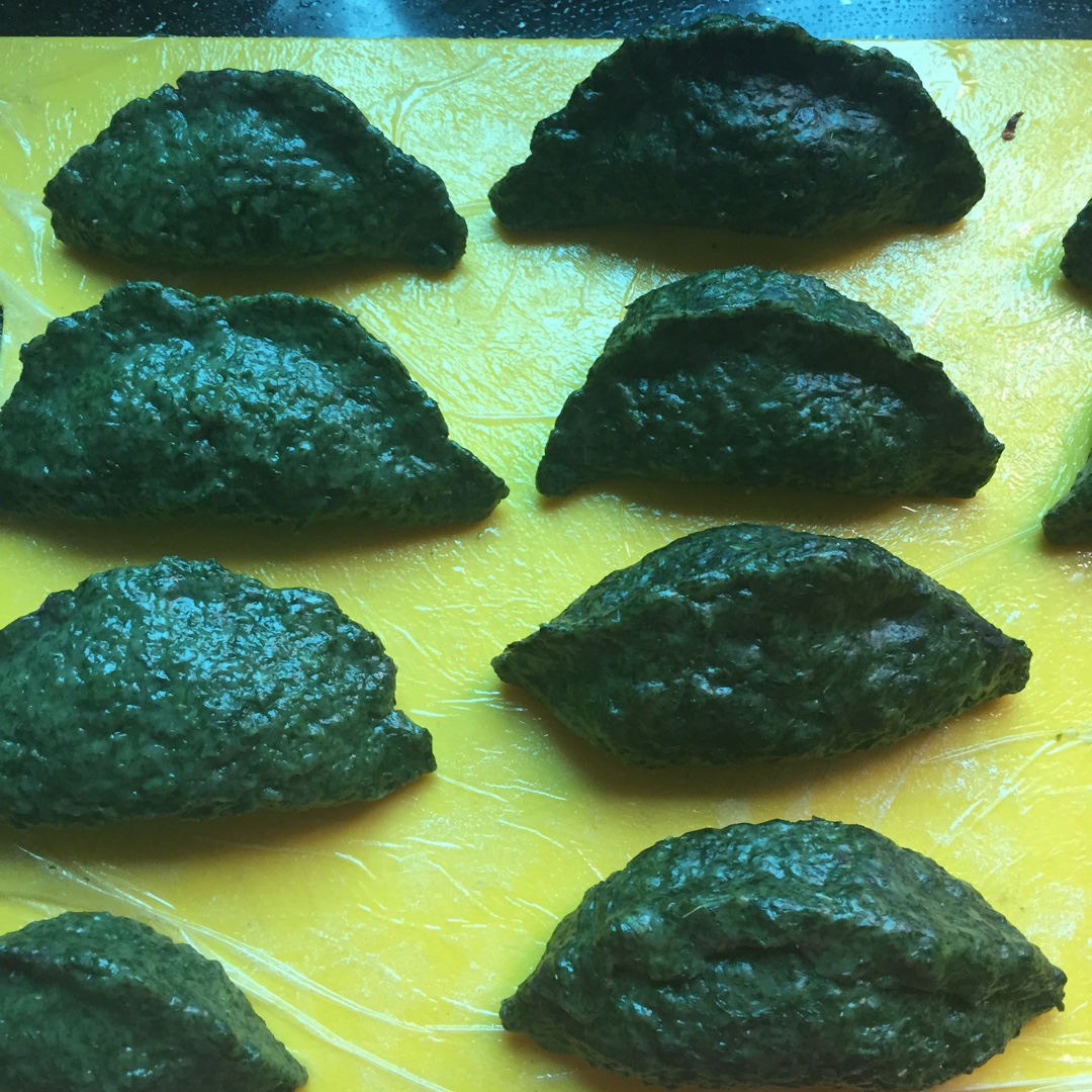 清明节的艾饺和艾麦果