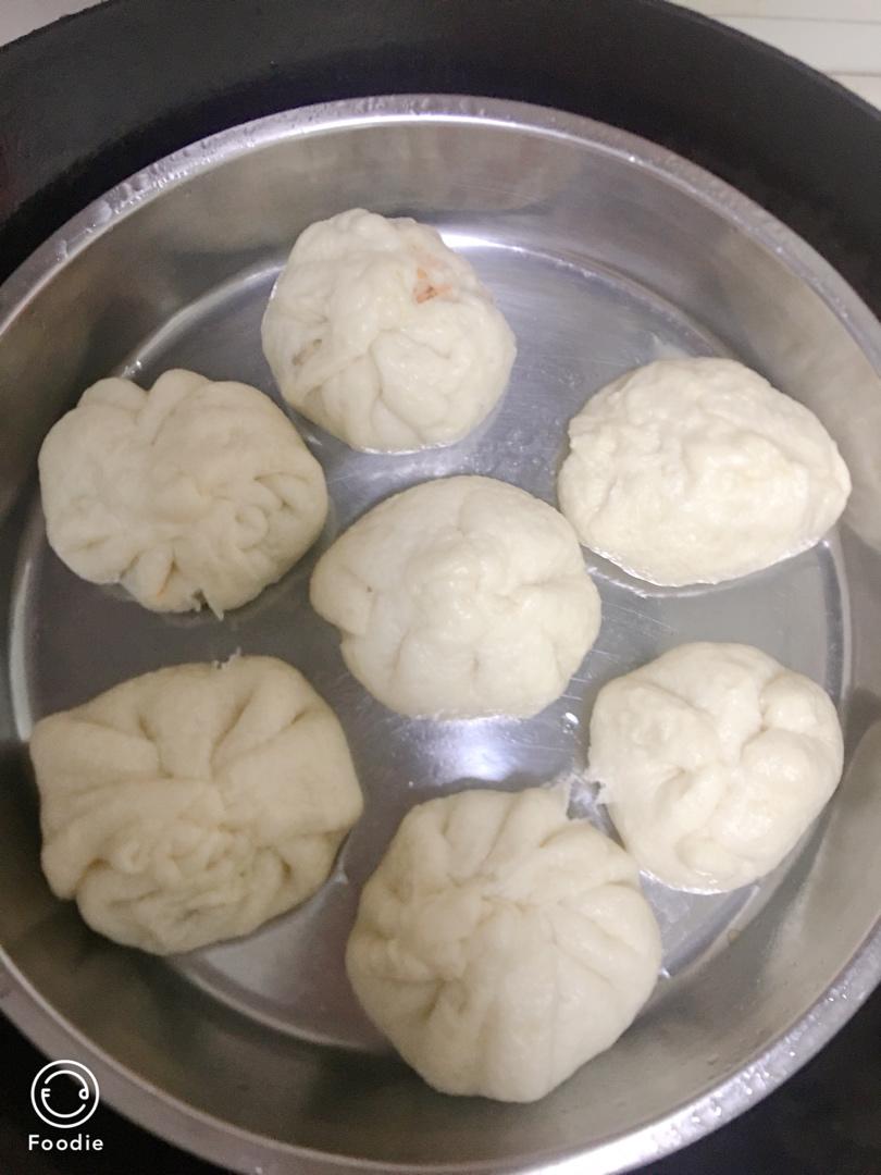松软多汁的肉包子