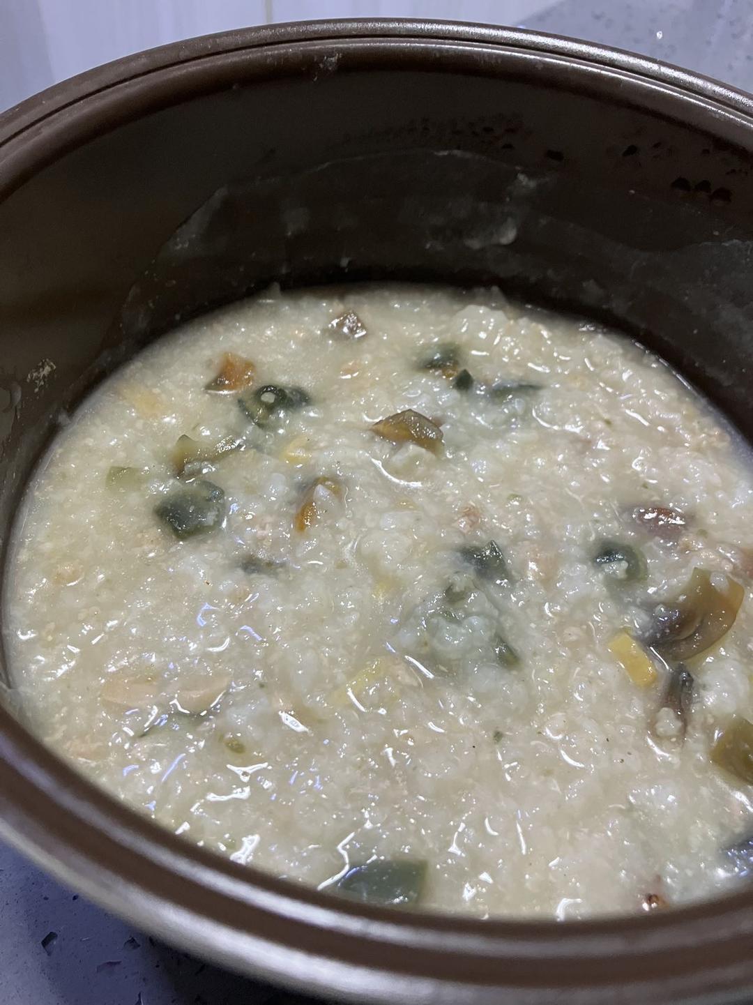 十五分钟快手之香滑皮蛋瘦肉粥(附五分钟电饭煲电压力锅更快捷方法)