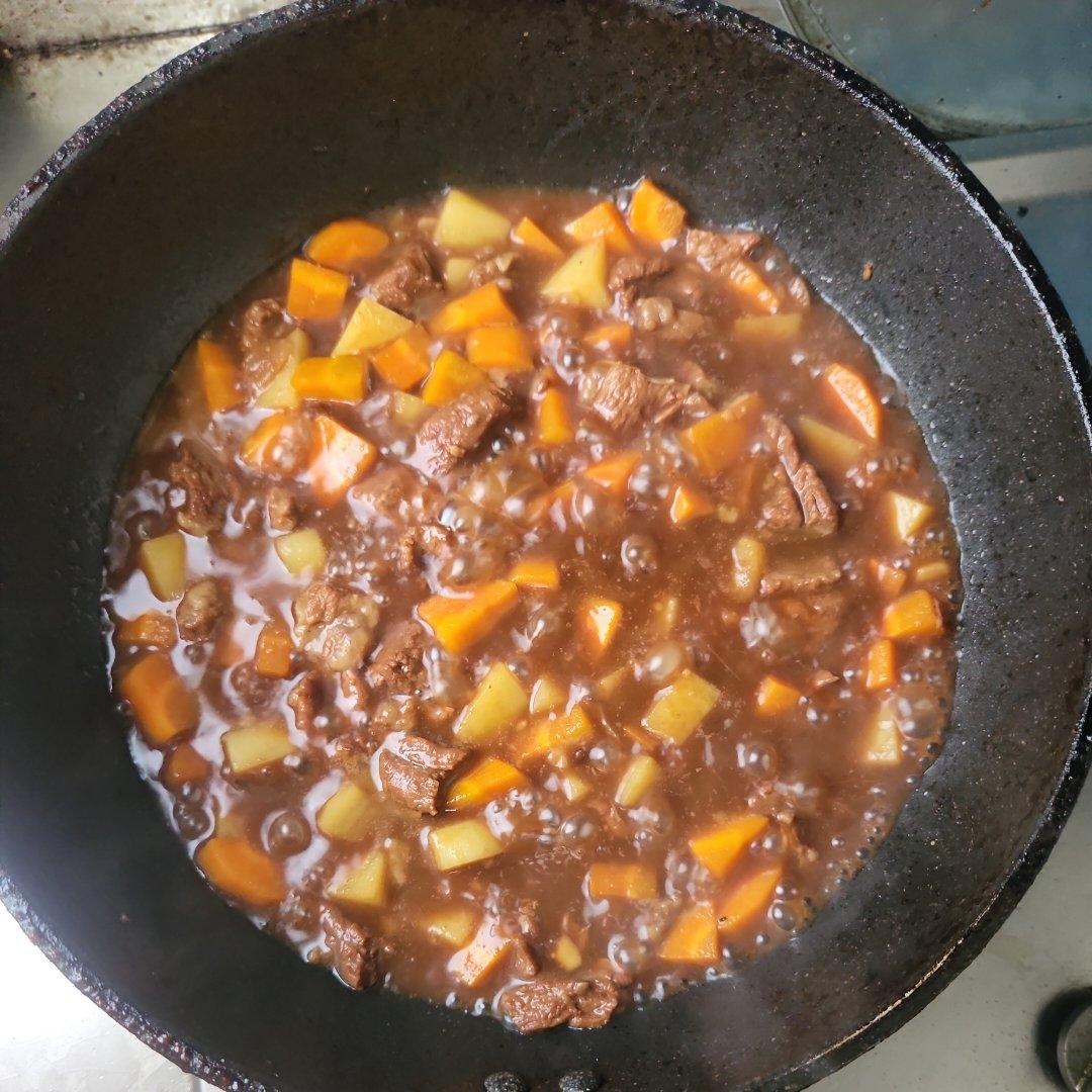 土豆焖牛腩