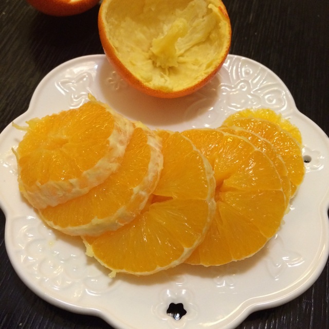 谁都可以学会的快速手剥橙子的做法 步骤8