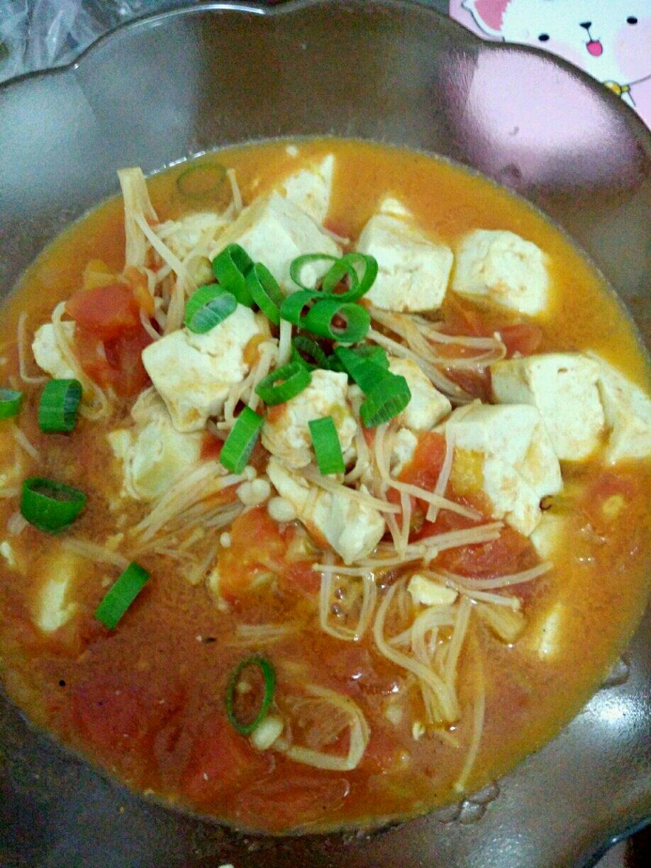 降火素汤：西红柿白玉菇炖豆腐