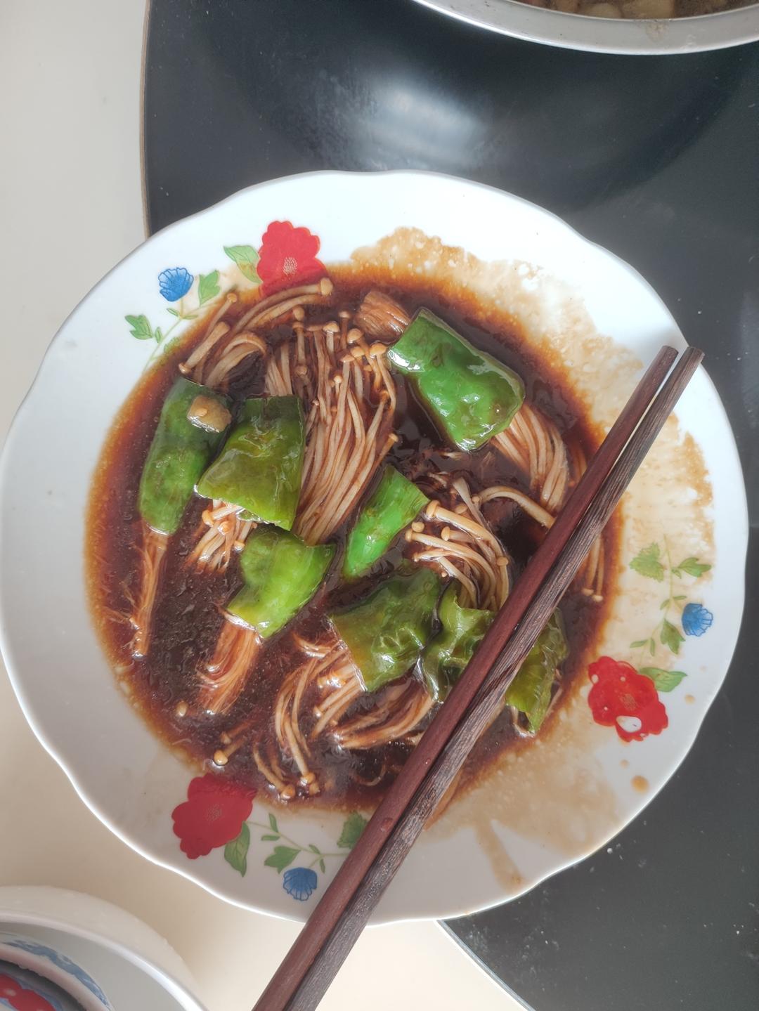 青椒卷金针菇，无敌下饭