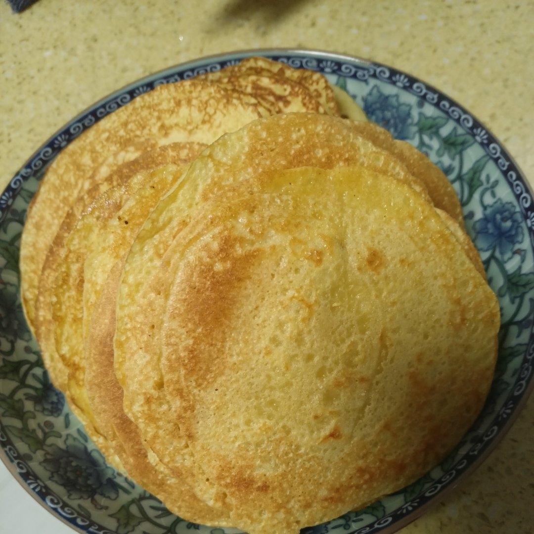 手不沾面做松软的玉米面小饼