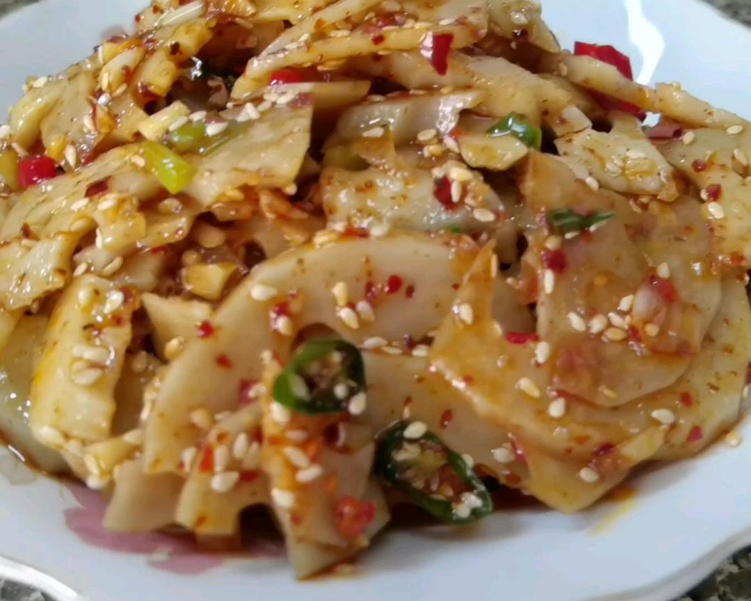 解腻下饭家常菜“酸辣藕片” 酸辣开胃香辣脆爽的做法