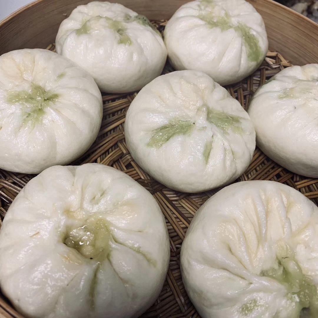 松软多汁的肉包子