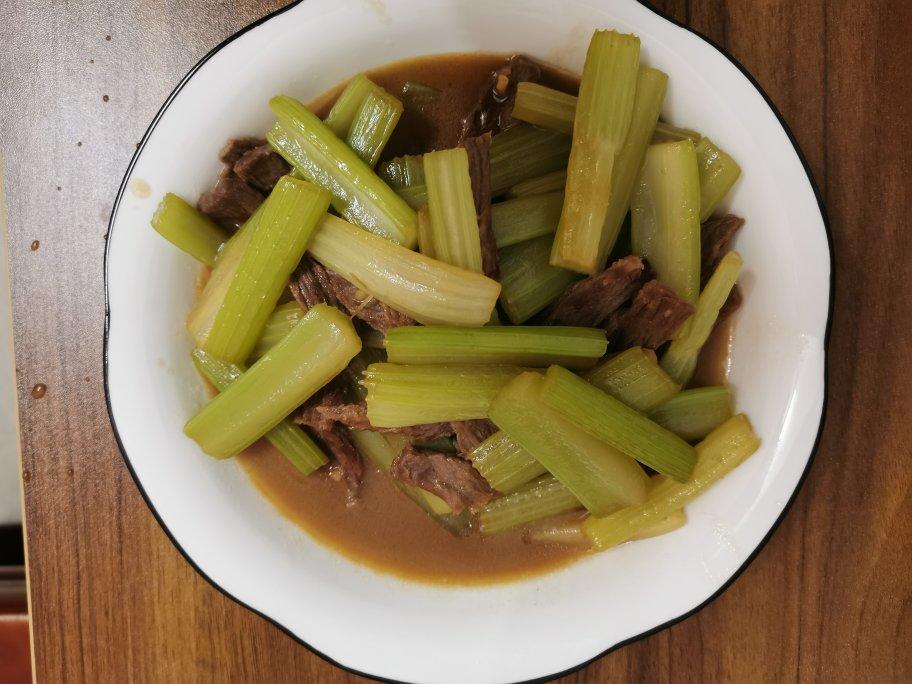 芹菜炒牛肉