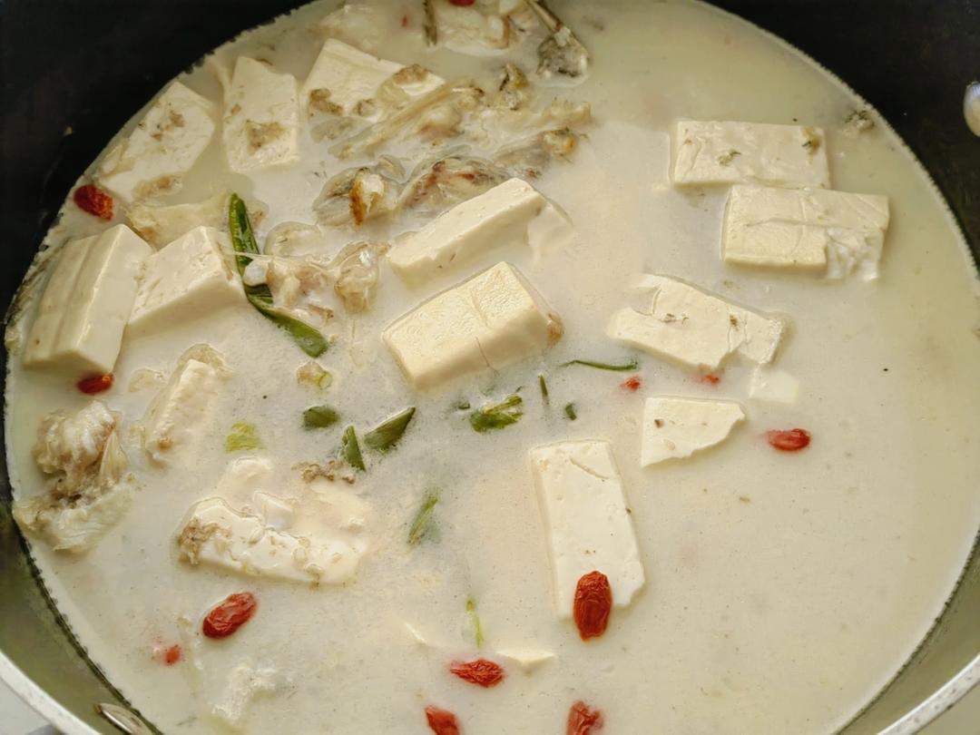 奶白鲫鱼豆腐汤|一条鱼最后的温柔