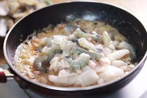 咖喱海鲜炒饭（视频菜谱）的做法 步骤7