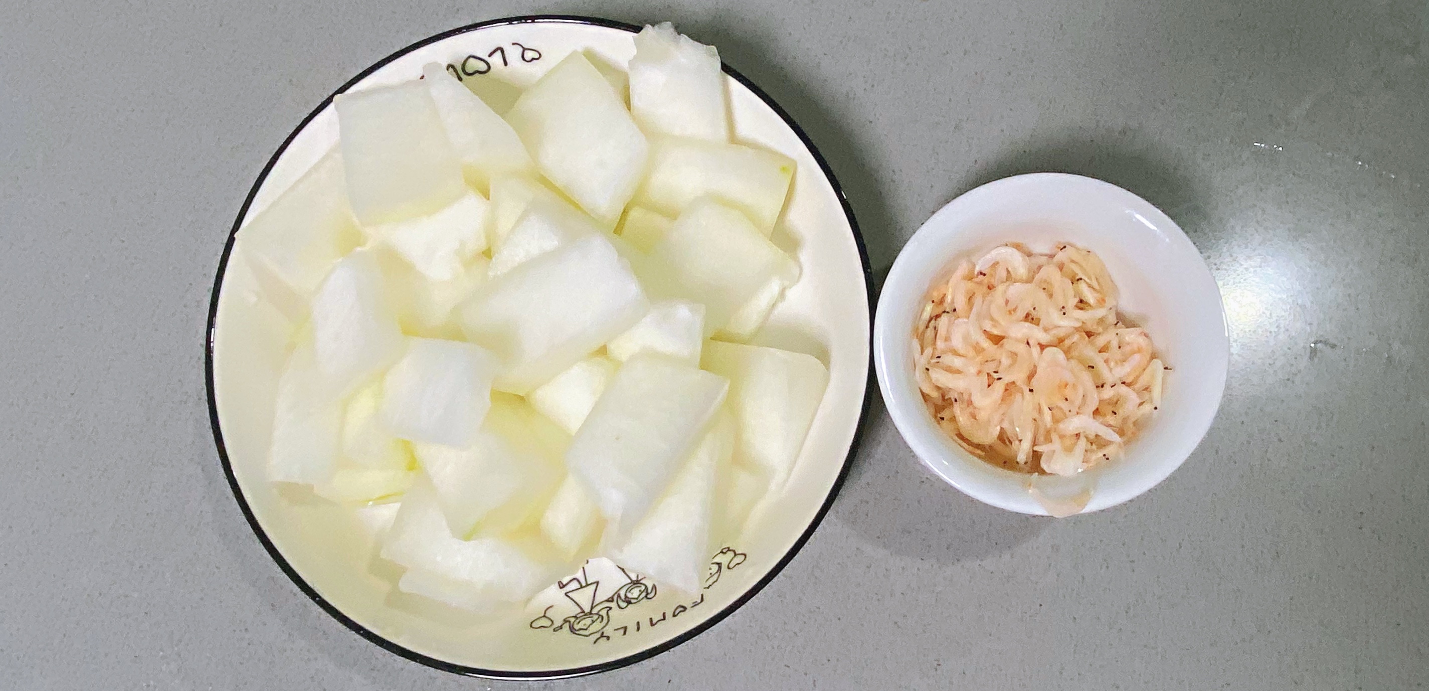【孕妇食谱】冬瓜虾皮汤，补钙又利尿，怎一个鲜美了得！的做法 步骤1