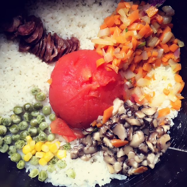 一颗番茄---一个西红柿 拌饭