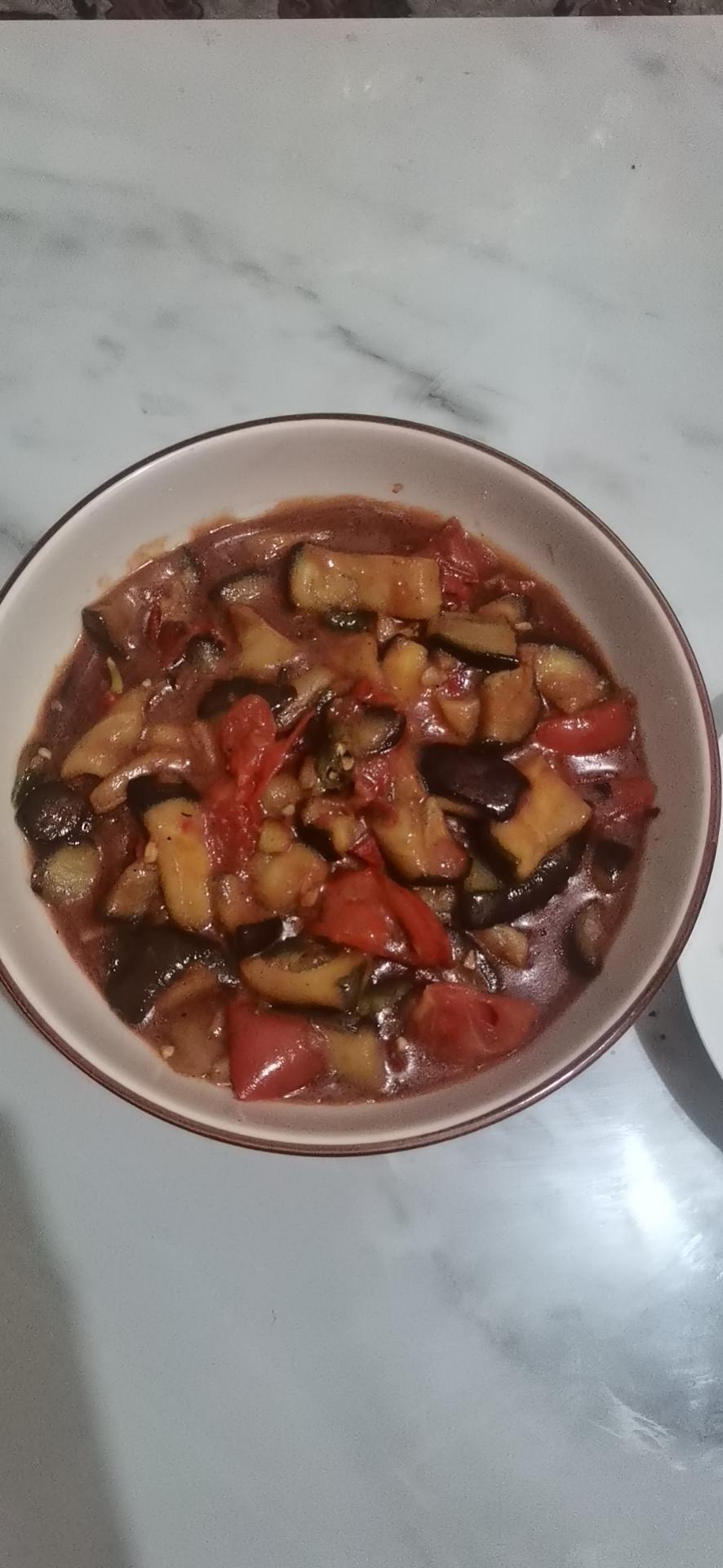 红烧茄子（佐西红柿尖椒）